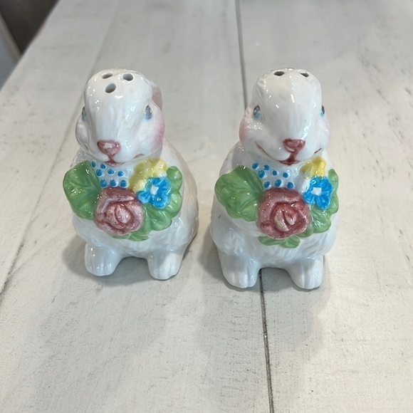 Other - Vintage salt and‎ pepper, bunny shakers